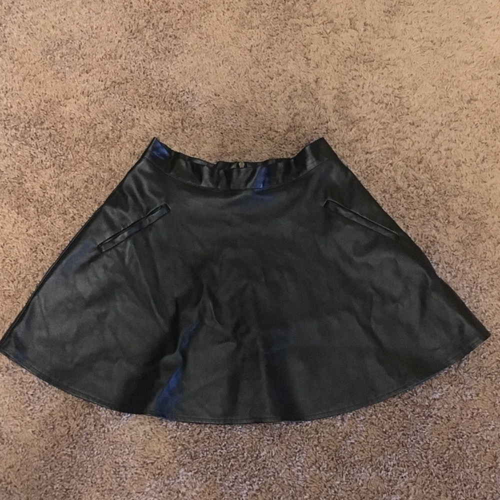 Cute A-line leather skirt!